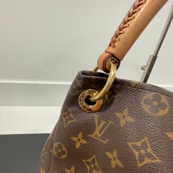 Louis Vuitton Artsy MM Monogram Shoulder Bag with Bag Charm (JB1298) - Picture 5 of 15